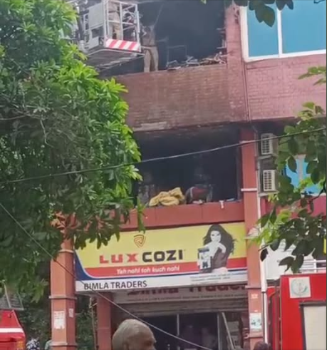Fire Breaks Out in Garment Showroom in Chandigarh Sector-20, Goods on Three Floors Reduced to Ashes